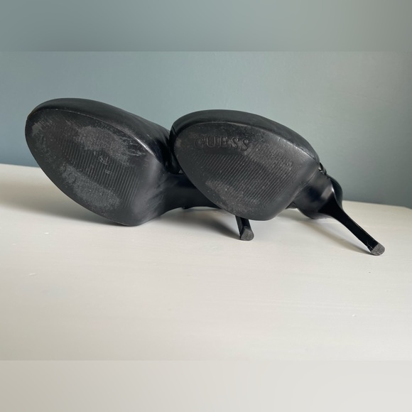 Guess 5.5 inch high heel shoe. SZ 8.5 - Picture 3 of 5